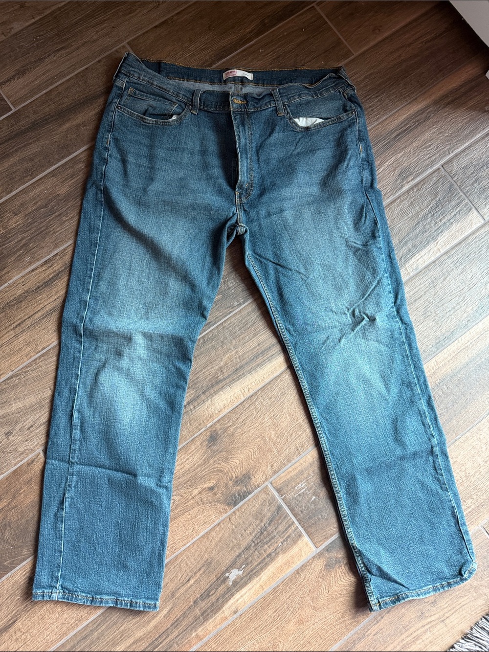 Signature by Levi Strauss Men's Straight Leg Jeans in Medium Blue